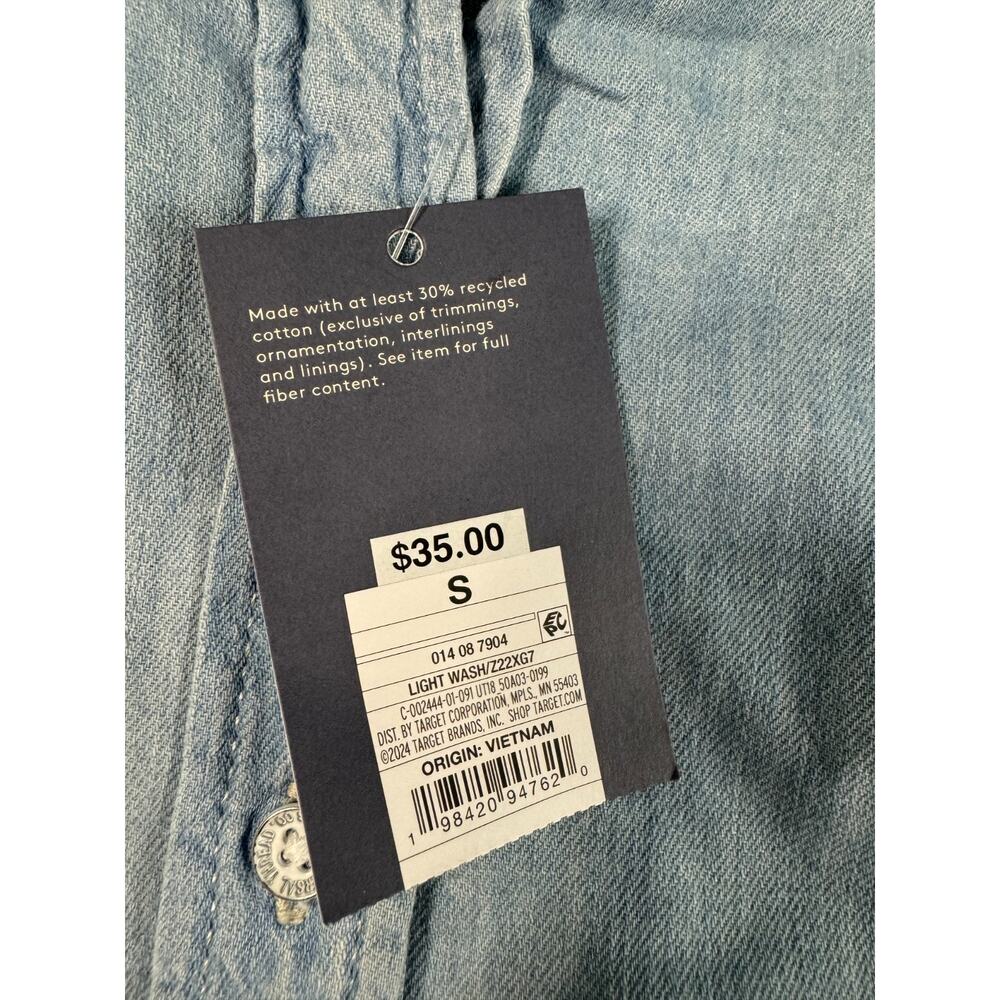 Universal Thread Women's Poet Button Down Denim Shirt Light Wash Size S NWT - Picture 3 of 6